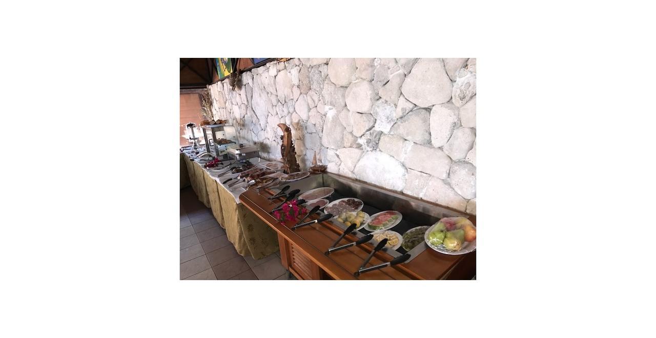 Hotel Nengone Village Mare Ngoại thất bức ảnh